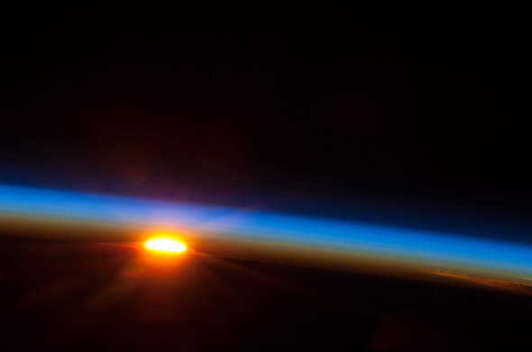 Sunrise_Over_the_South_Pacific_Ocean